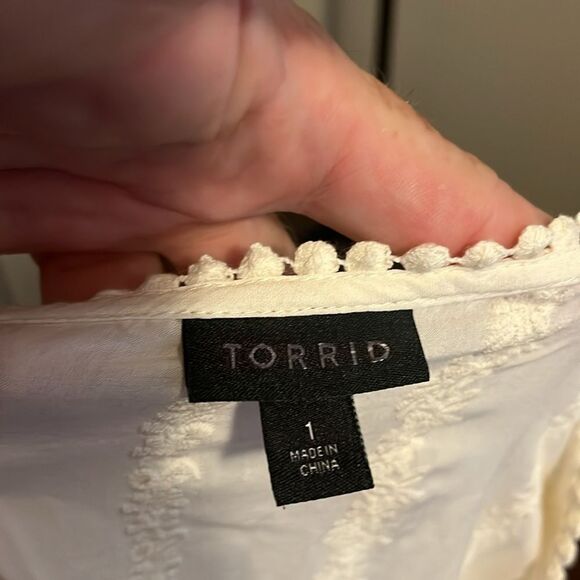 Torrid White Semi Sheer Textured V-Neck Embroidered Boho Top Cottage Core - Picture 12 of 13